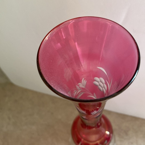 Beautiful Cranberry glass cut to clear tall bud flower vase (2) - Picture 8 of 9